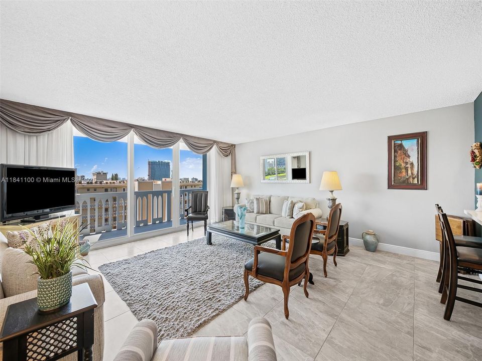 待售: $349,000 (2 贝兹, 2 浴室, 1092 平方英尺)