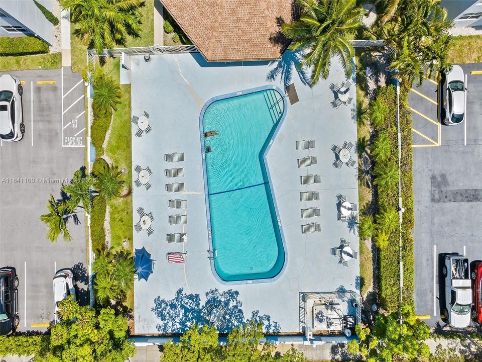 待售: $349,000 (2 贝兹, 2 浴室, 1092 平方英尺)