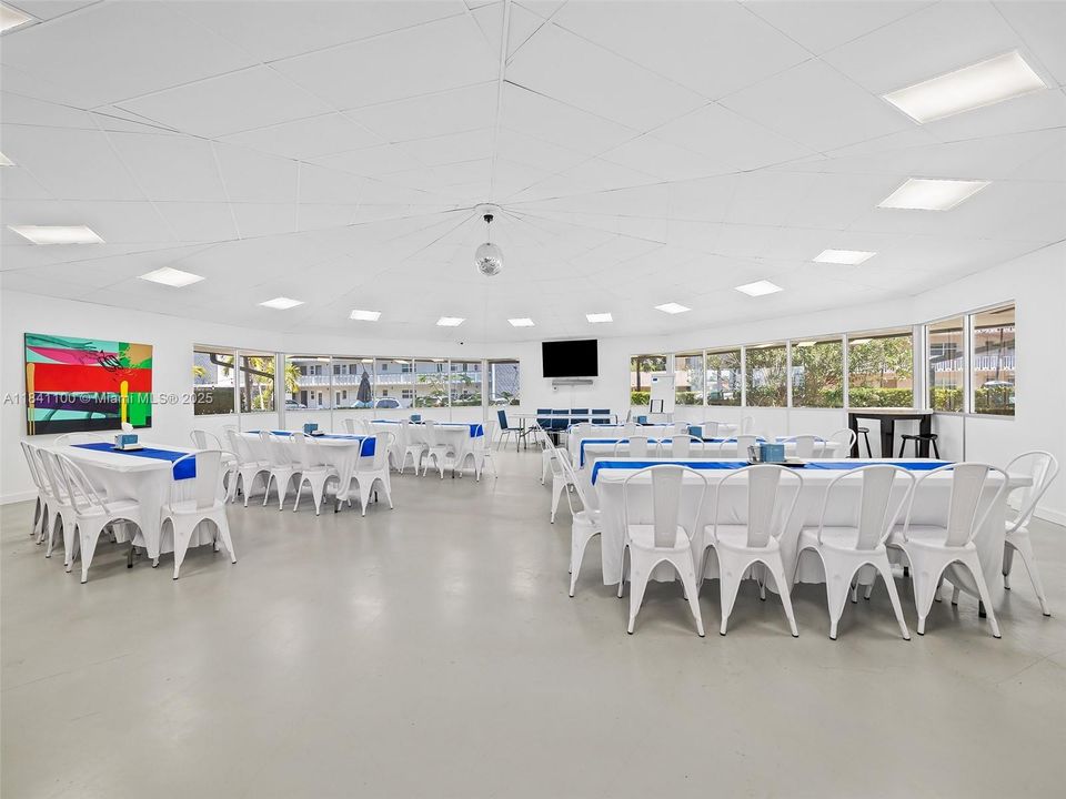 待售: $349,000 (2 贝兹, 2 浴室, 1092 平方英尺)