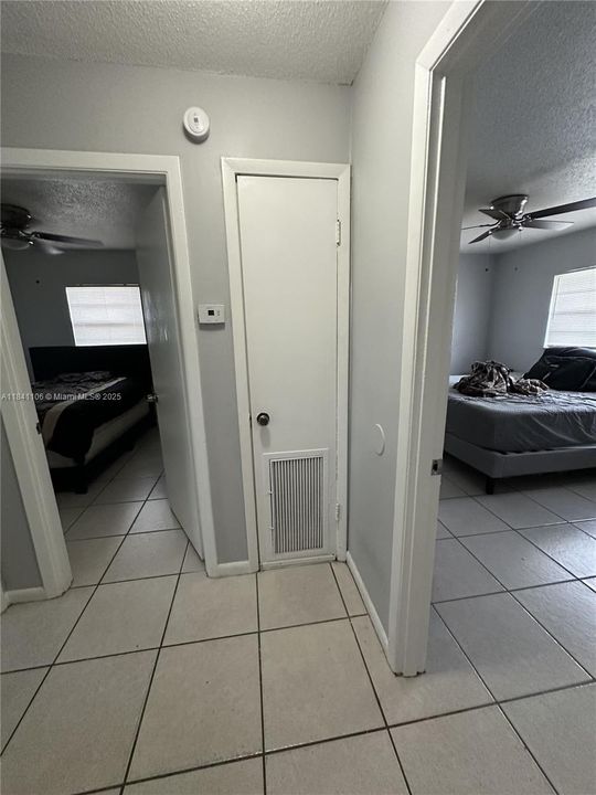 待售: $290,000 (4 贝兹, 2 浴室, 1560 平方英尺)