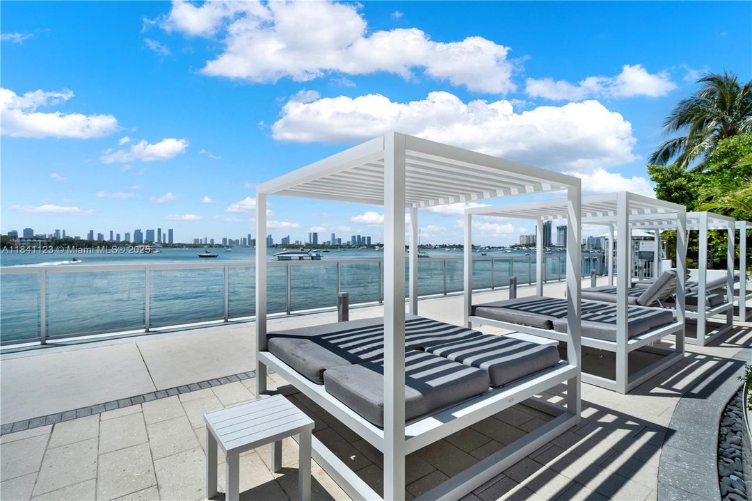 最近售出: $255,000 (0 贝兹, 1 浴室, 543 平方英尺)