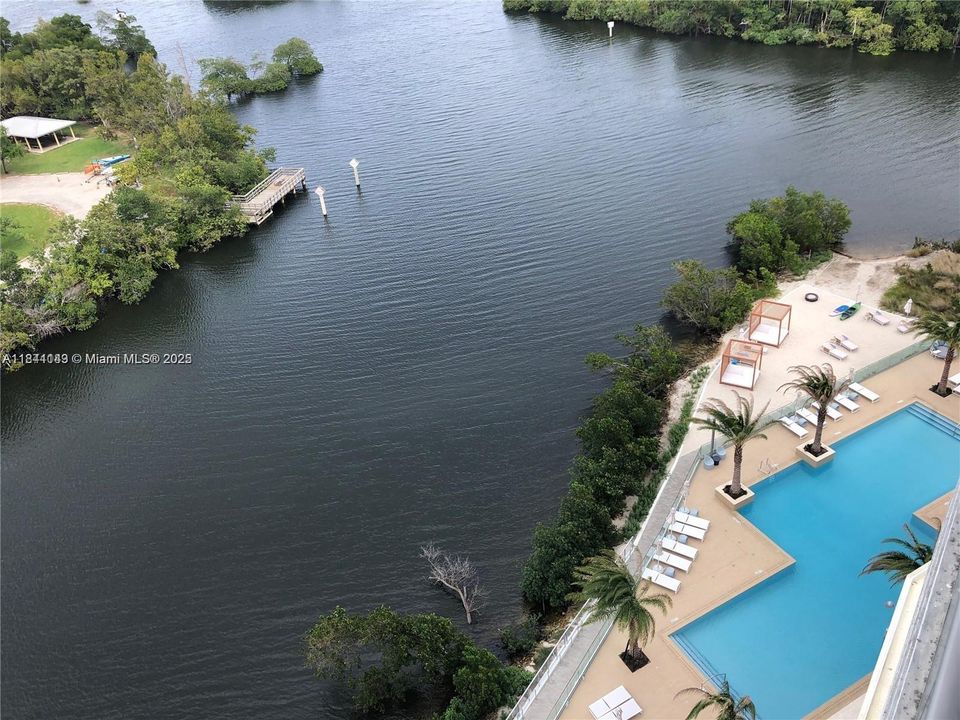 待售: $650,000 (2 贝兹, 2 浴室, 1115 平方英尺)