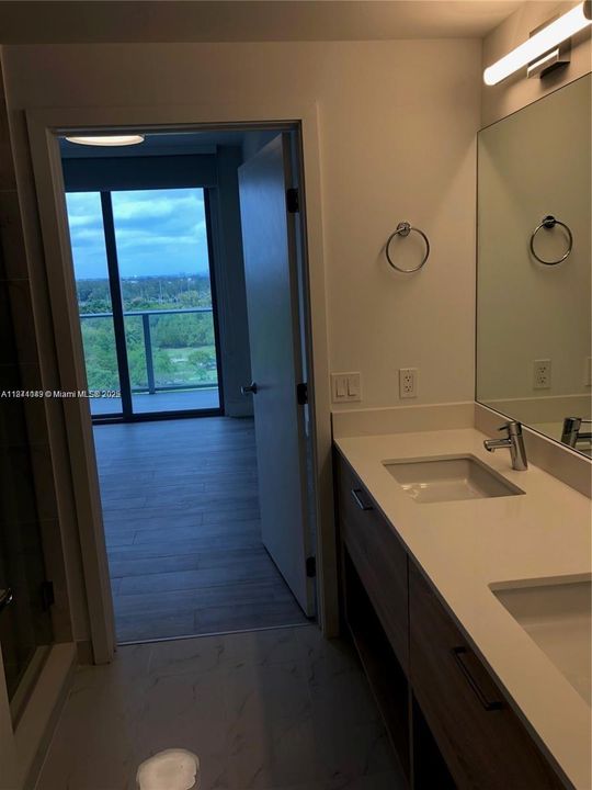 待售: $650,000 (2 贝兹, 2 浴室, 1115 平方英尺)