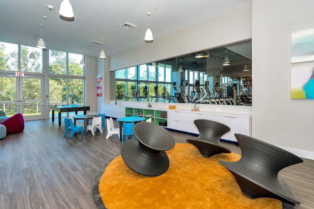 待售: $650,000 (2 贝兹, 2 浴室, 1115 平方英尺)