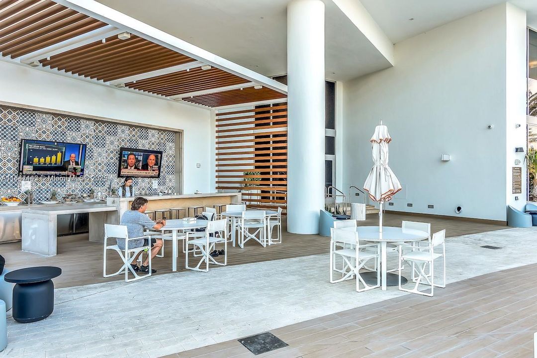 待售: $650,000 (2 贝兹, 2 浴室, 1115 平方英尺)