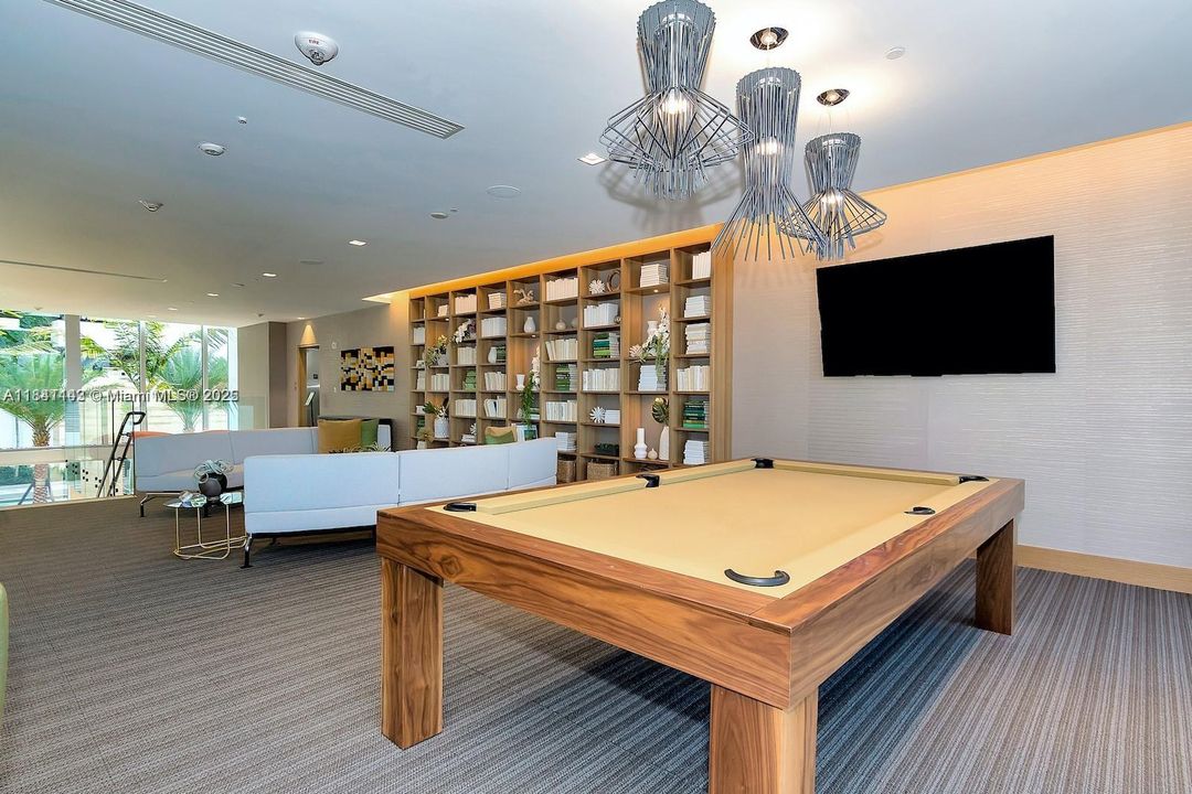 待售: $650,000 (2 贝兹, 2 浴室, 1115 平方英尺)