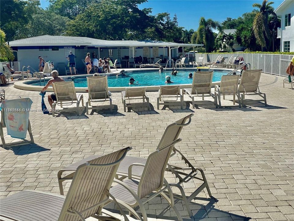 待售: $89,900 (1 贝兹, 1 浴室, 703 平方英尺)