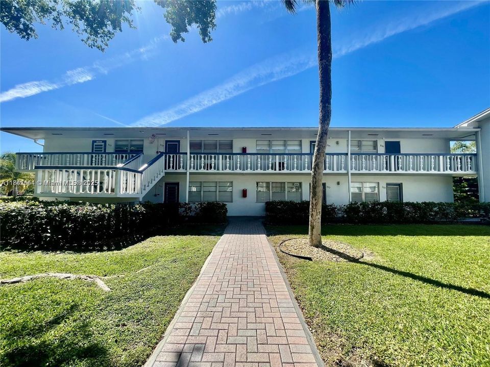 待售: $89,900 (1 贝兹, 1 浴室, 703 平方英尺)