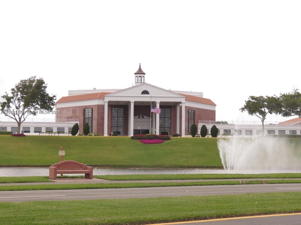 待售: $89,900 (1 贝兹, 1 浴室, 703 平方英尺)