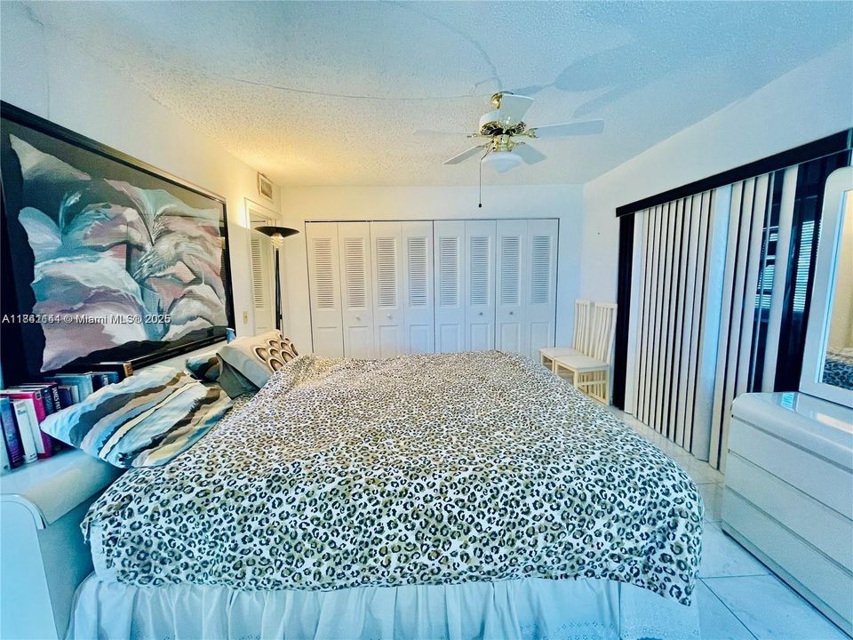 待售: $89,900 (1 贝兹, 1 浴室, 703 平方英尺)