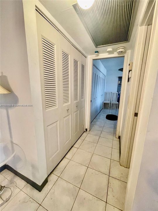 待售: $89,900 (1 贝兹, 1 浴室, 703 平方英尺)