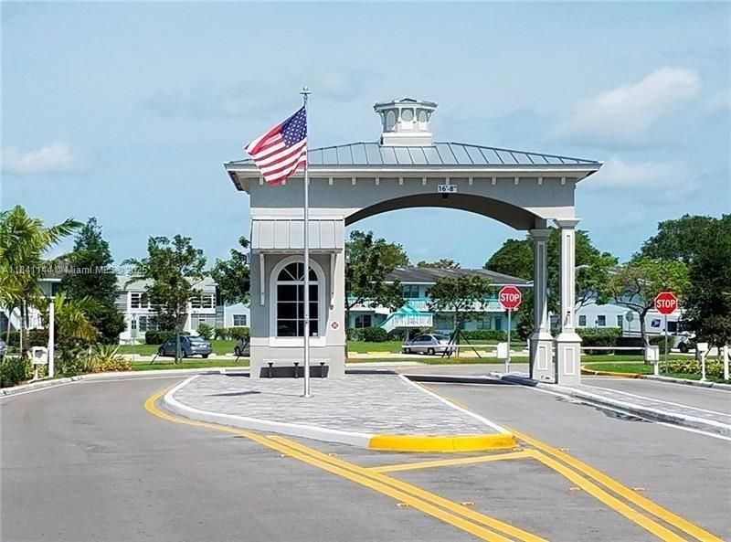 待售: $89,900 (1 贝兹, 1 浴室, 703 平方英尺)