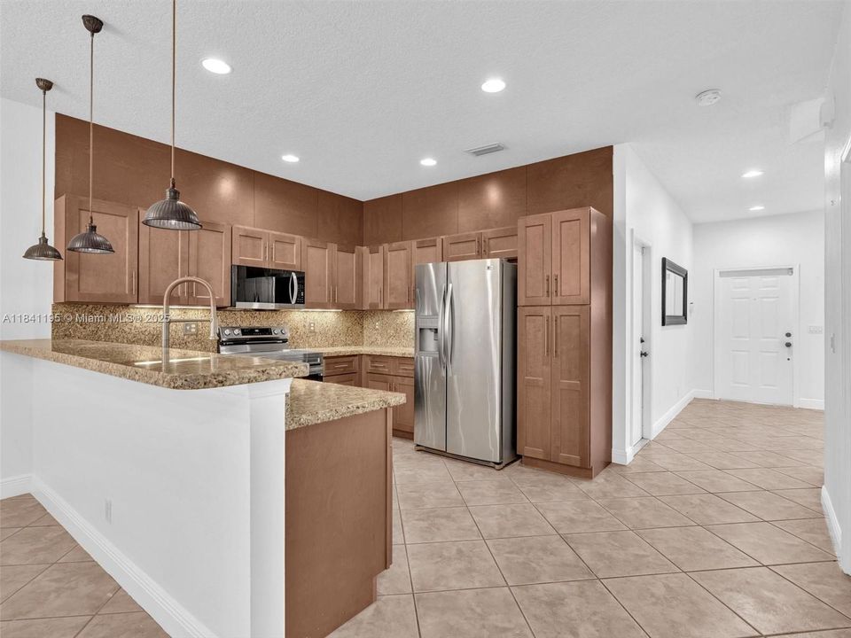 Recently Rented: $3,600 (3 beds, 2 baths, 1653 Square Feet)