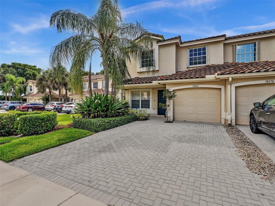 Recently Rented: $3,600 (3 beds, 2 baths, 1653 Square Feet)