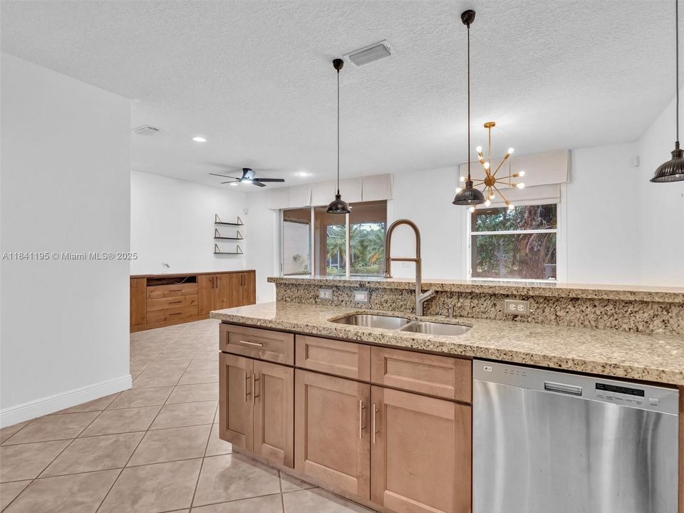 Recently Rented: $3,600 (3 beds, 2 baths, 1653 Square Feet)