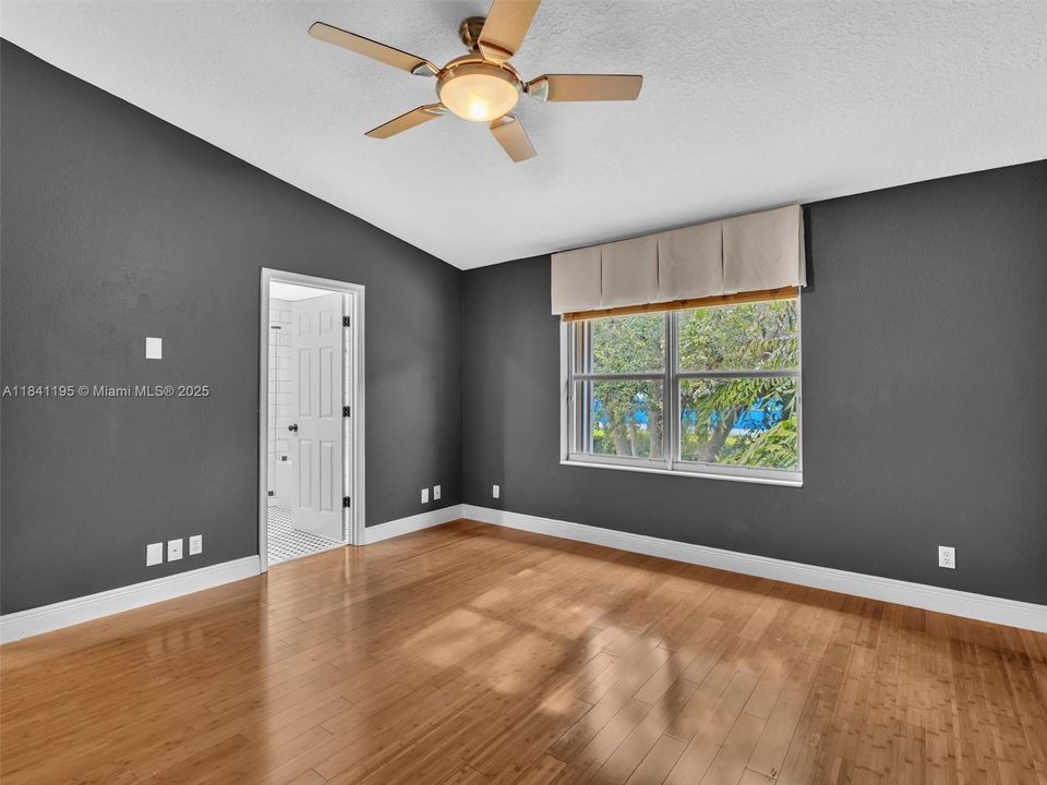 Recently Rented: $3,600 (3 beds, 2 baths, 1653 Square Feet)