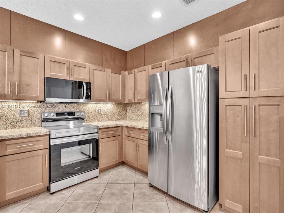 Recently Rented: $3,600 (3 beds, 2 baths, 1653 Square Feet)