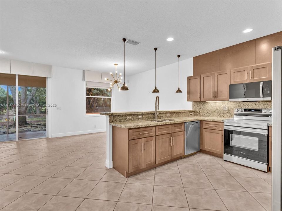 Recently Rented: $3,600 (3 beds, 2 baths, 1653 Square Feet)