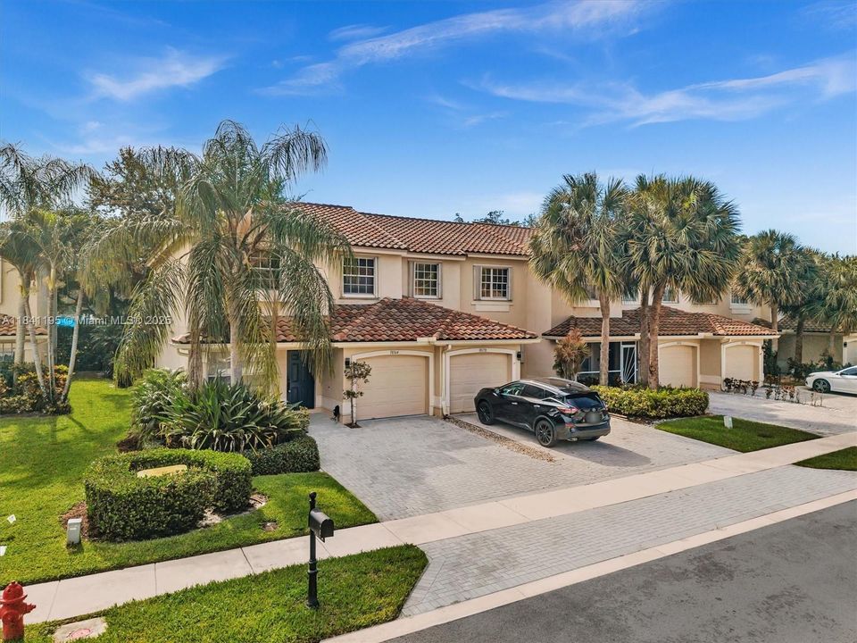 Recently Rented: $3,600 (3 beds, 2 baths, 1653 Square Feet)