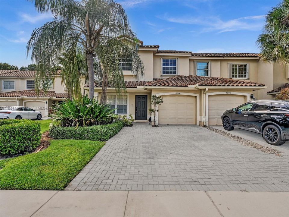 Recently Rented: $3,600 (3 beds, 2 baths, 1653 Square Feet)