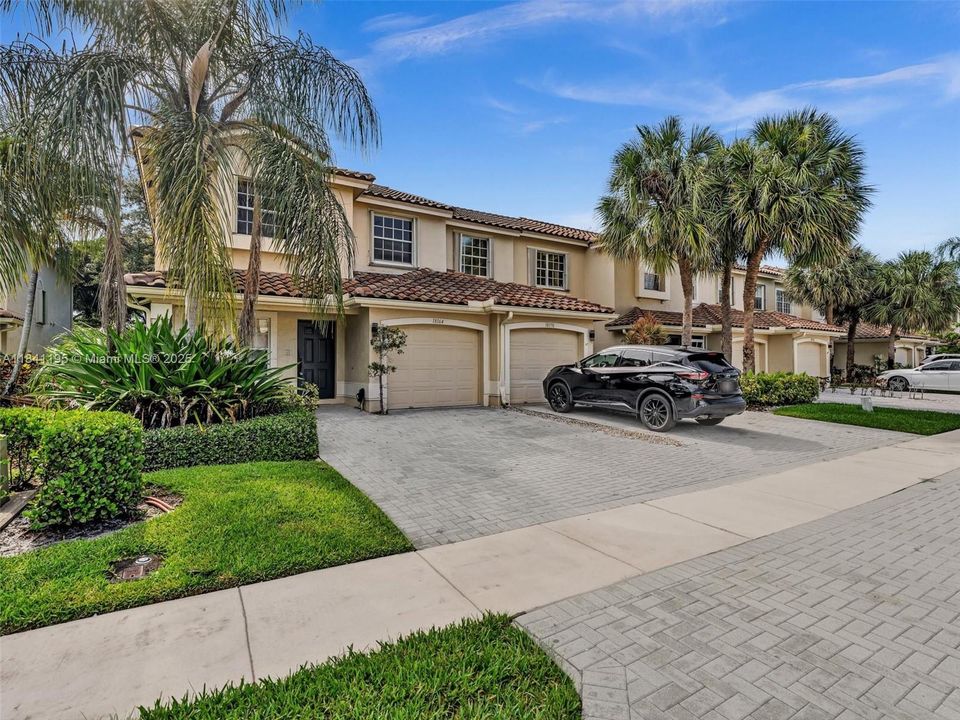 Recently Rented: $3,600 (3 beds, 2 baths, 1653 Square Feet)