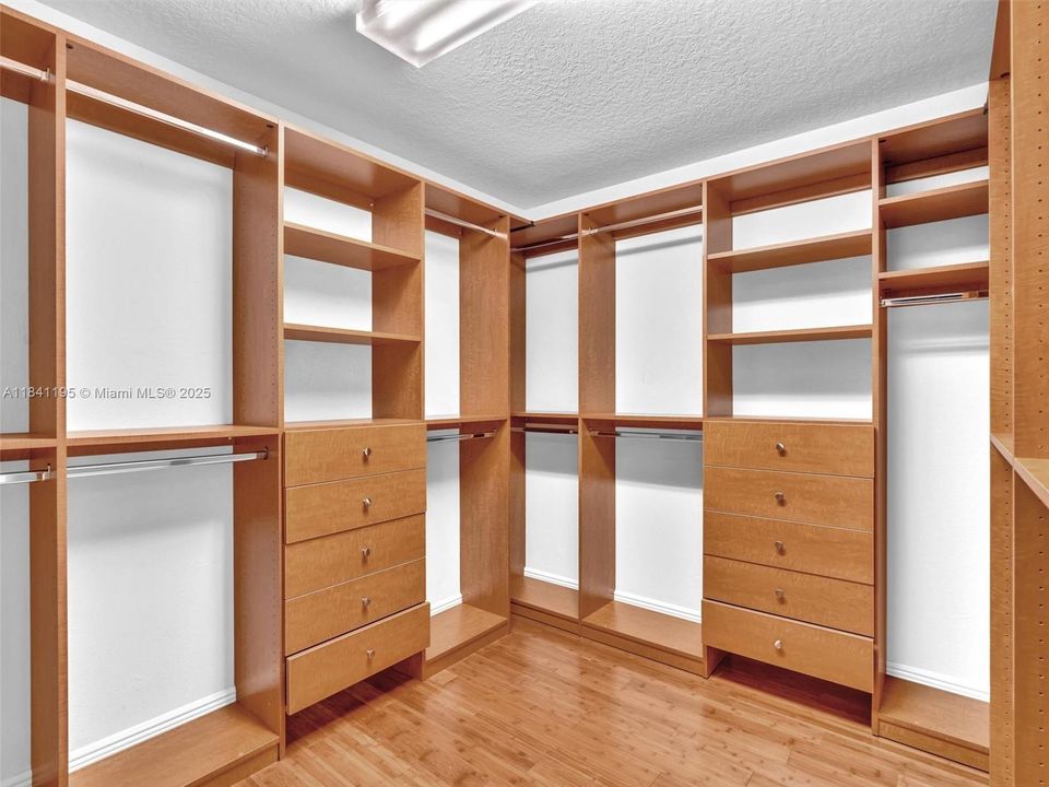 Recently Rented: $3,600 (3 beds, 2 baths, 1653 Square Feet)