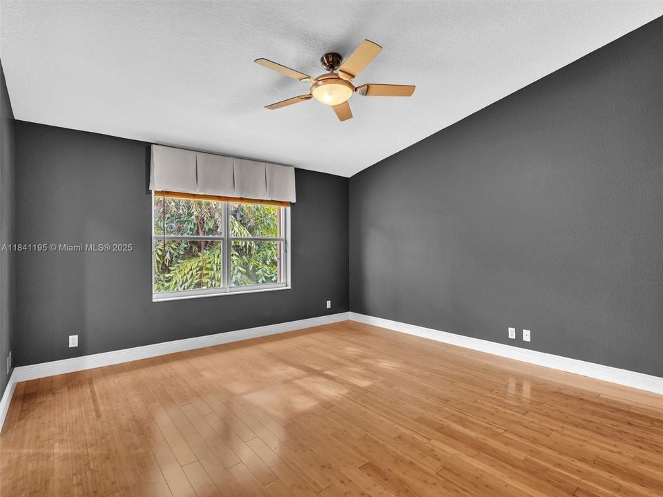 Recently Rented: $3,600 (3 beds, 2 baths, 1653 Square Feet)