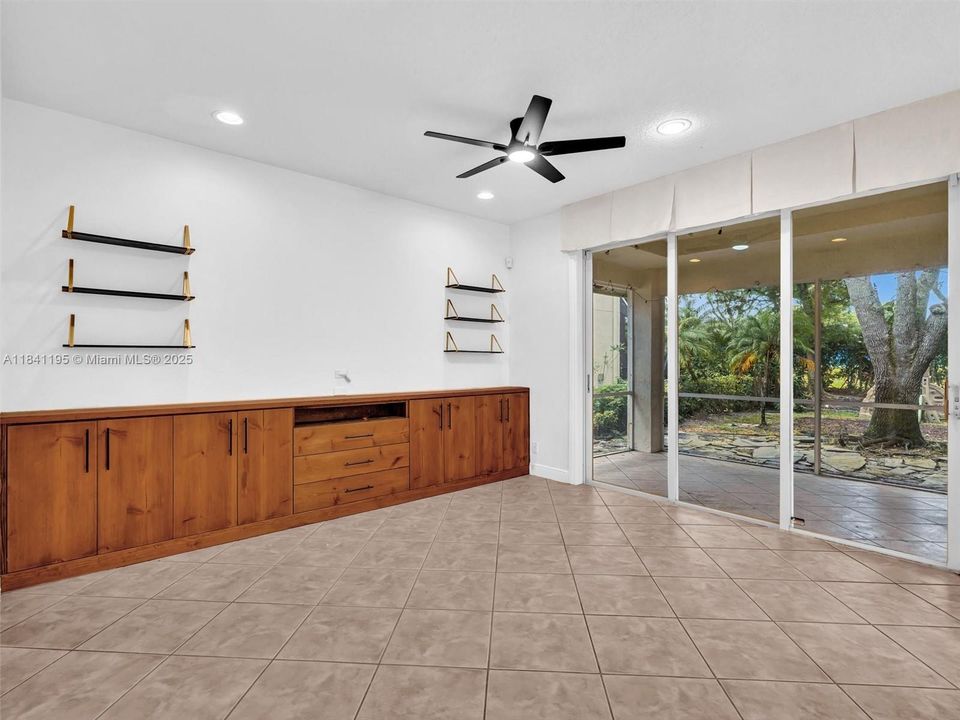 Recently Rented: $3,600 (3 beds, 2 baths, 1653 Square Feet)