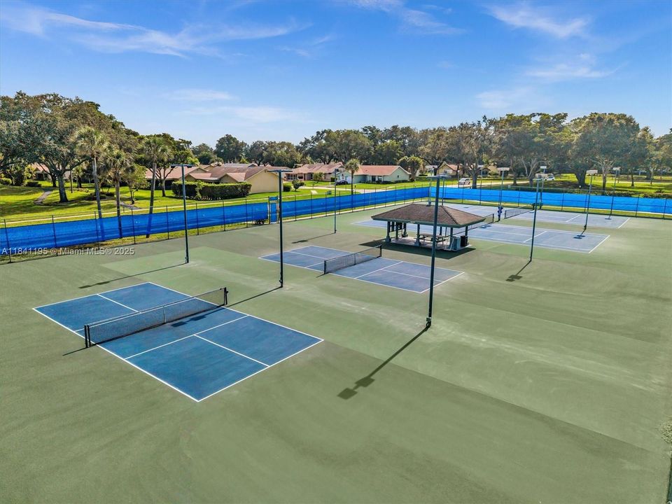 Recently Rented: $3,600 (3 beds, 2 baths, 1653 Square Feet)