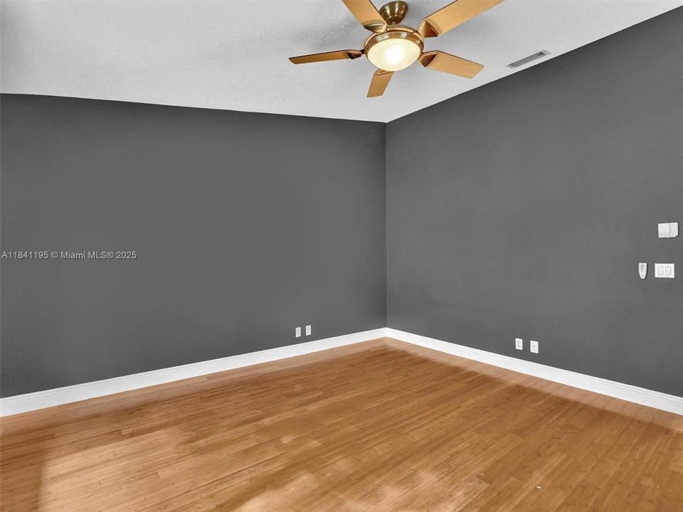 Recently Rented: $3,600 (3 beds, 2 baths, 1653 Square Feet)