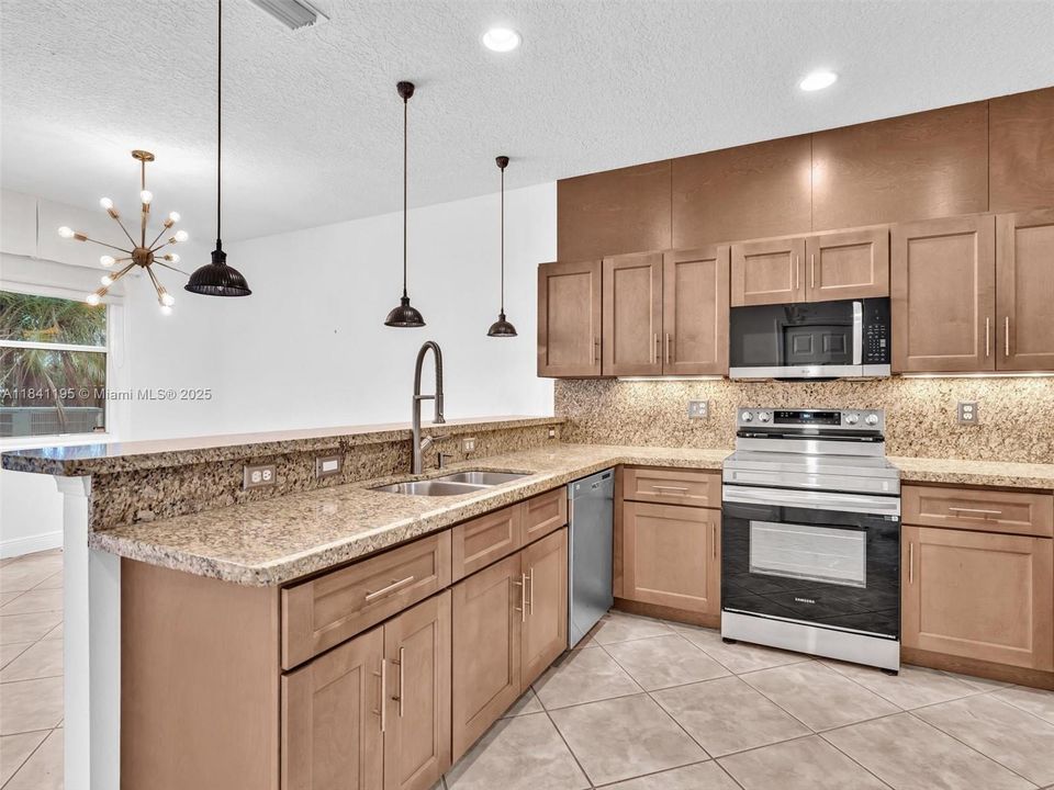 Recently Rented: $3,600 (3 beds, 2 baths, 1653 Square Feet)