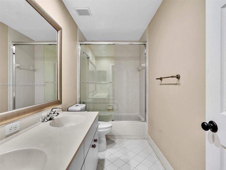 Recently Rented: $3,600 (3 beds, 2 baths, 1653 Square Feet)