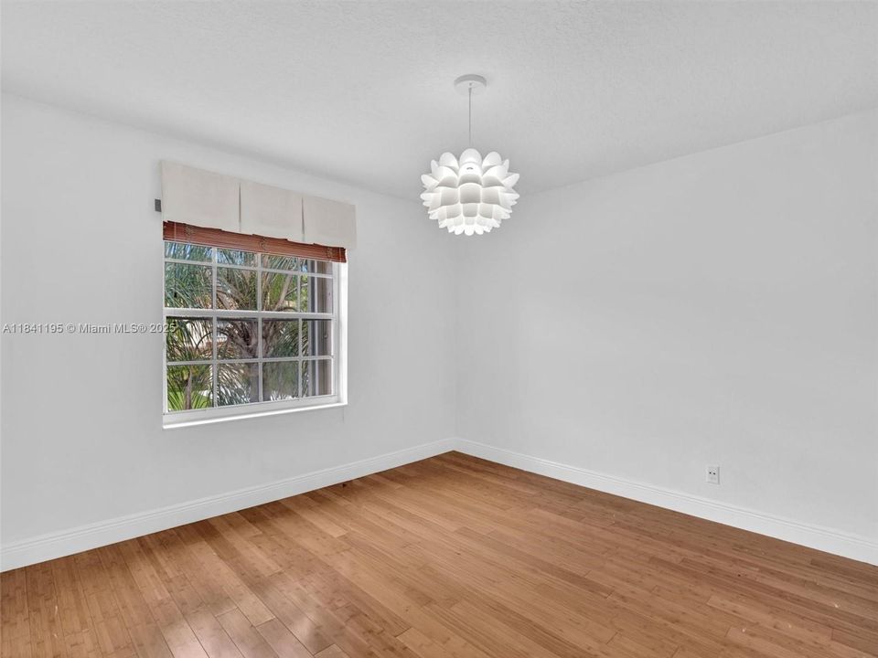 Recently Rented: $3,600 (3 beds, 2 baths, 1653 Square Feet)