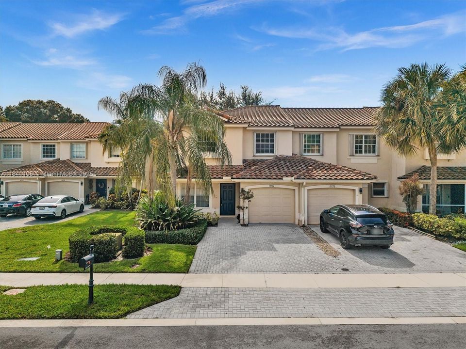 Recently Rented: $3,600 (3 beds, 2 baths, 1653 Square Feet)