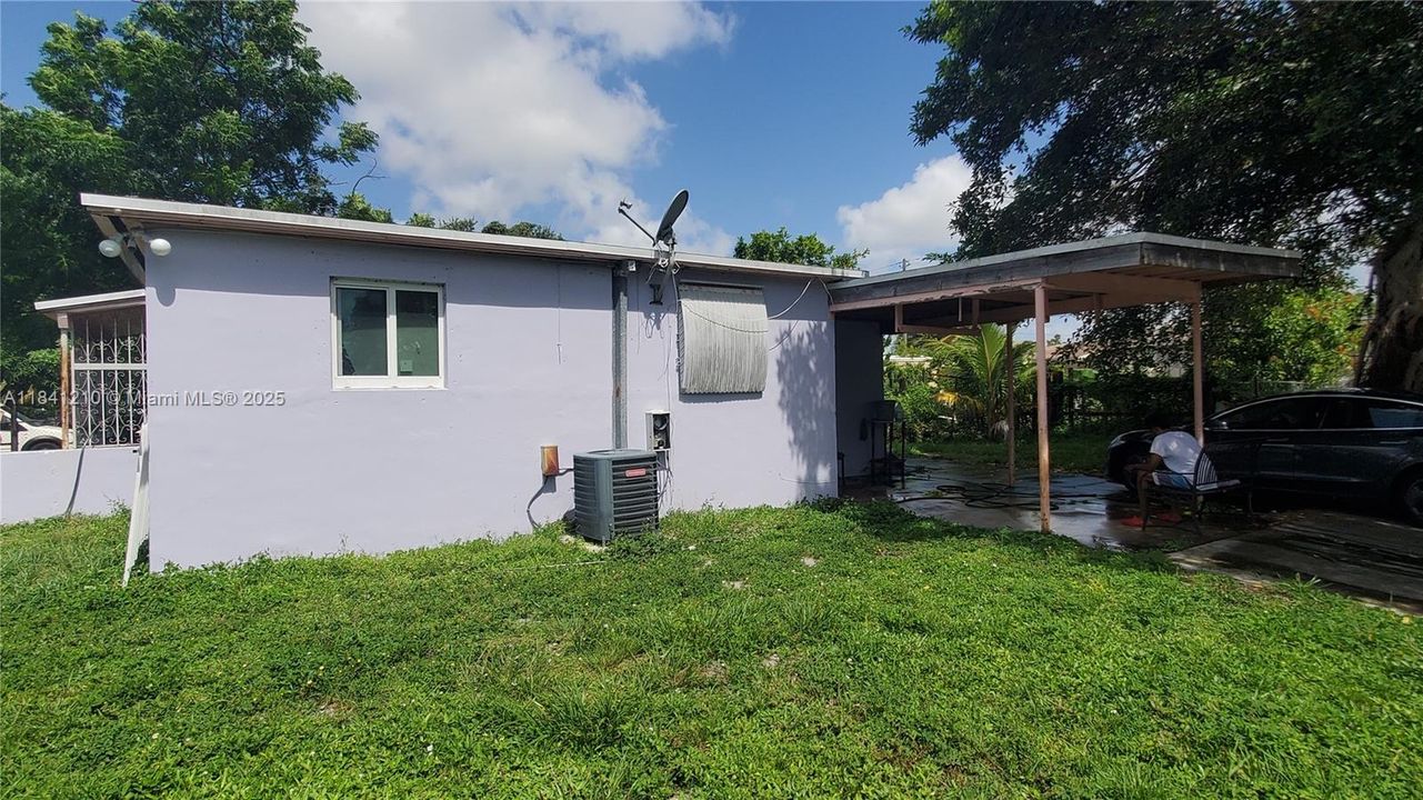 Active With Contract: $425,000 (3 beds, 1 baths, 851 Square Feet)