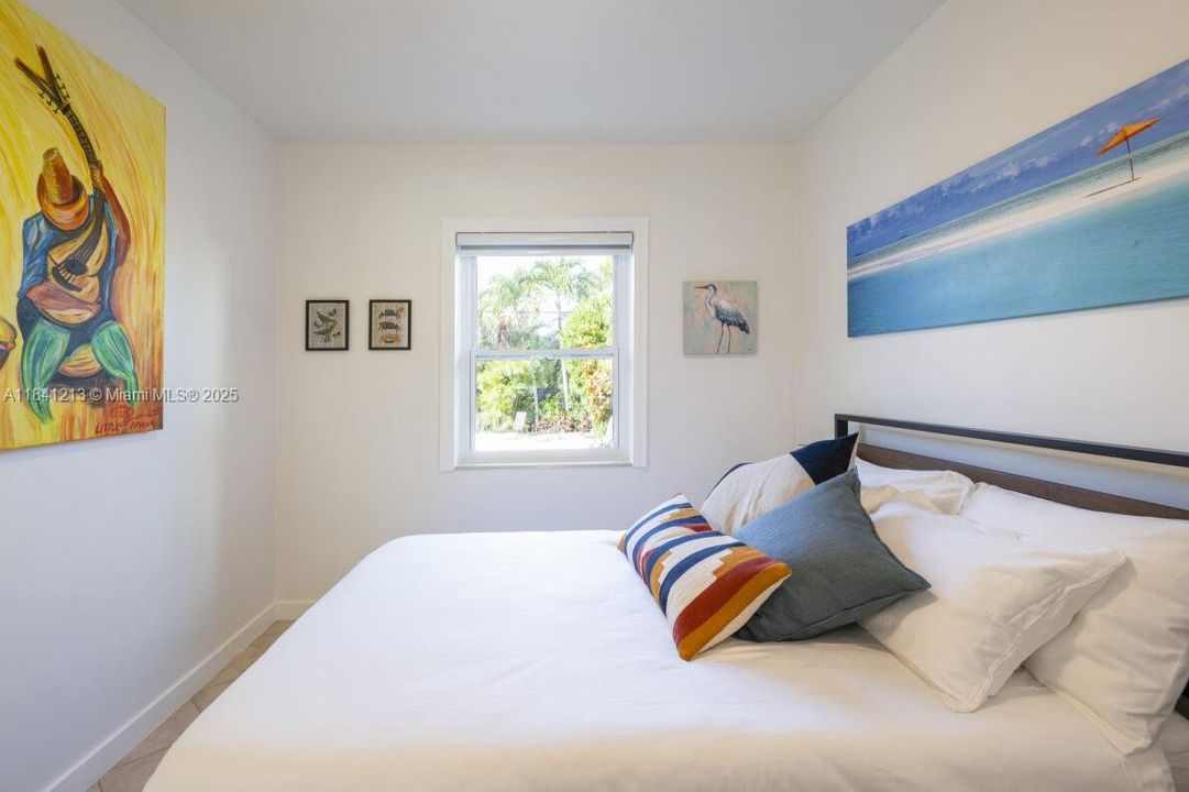 For Sale: $1,200,000 (3 beds, 2 baths, 1536 Square Feet)