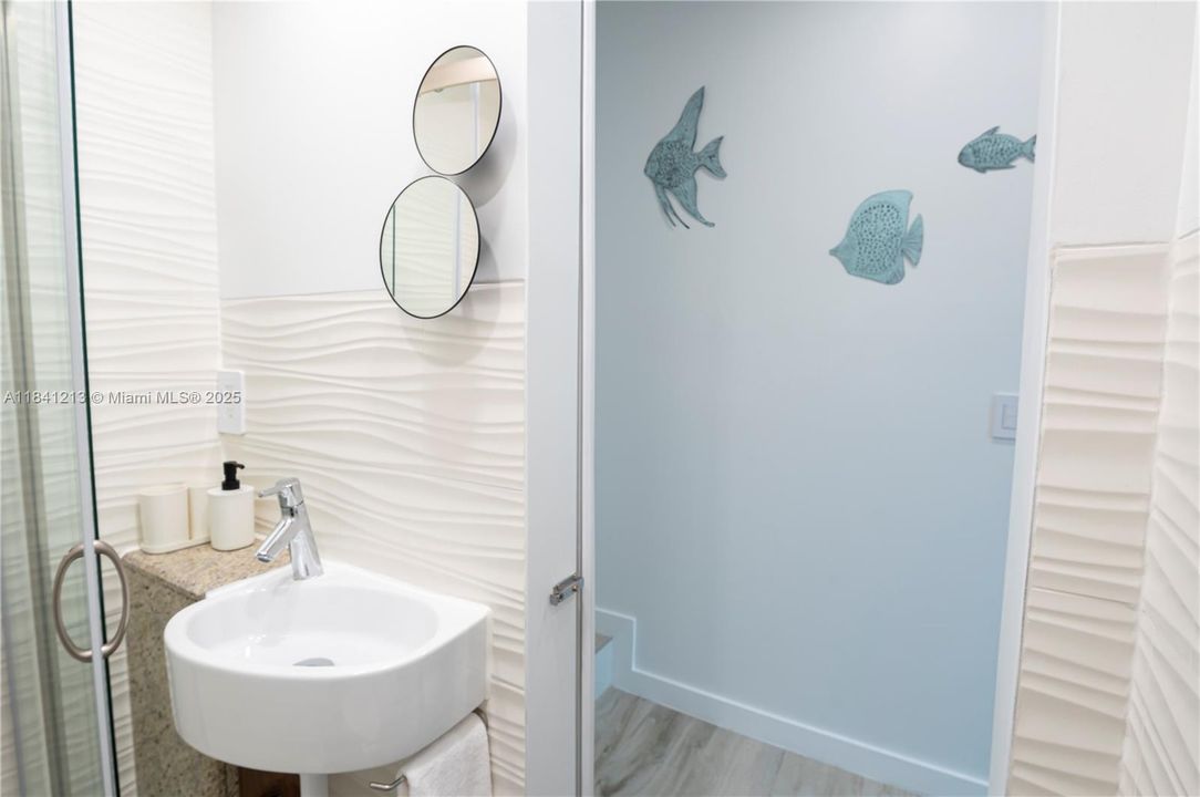 For Sale: $1,200,000 (3 beds, 2 baths, 1536 Square Feet)