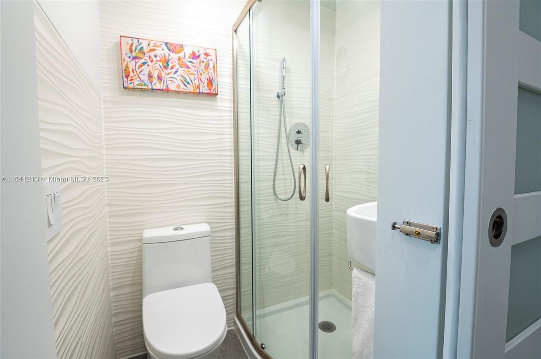 For Sale: $1,200,000 (3 beds, 2 baths, 1536 Square Feet)
