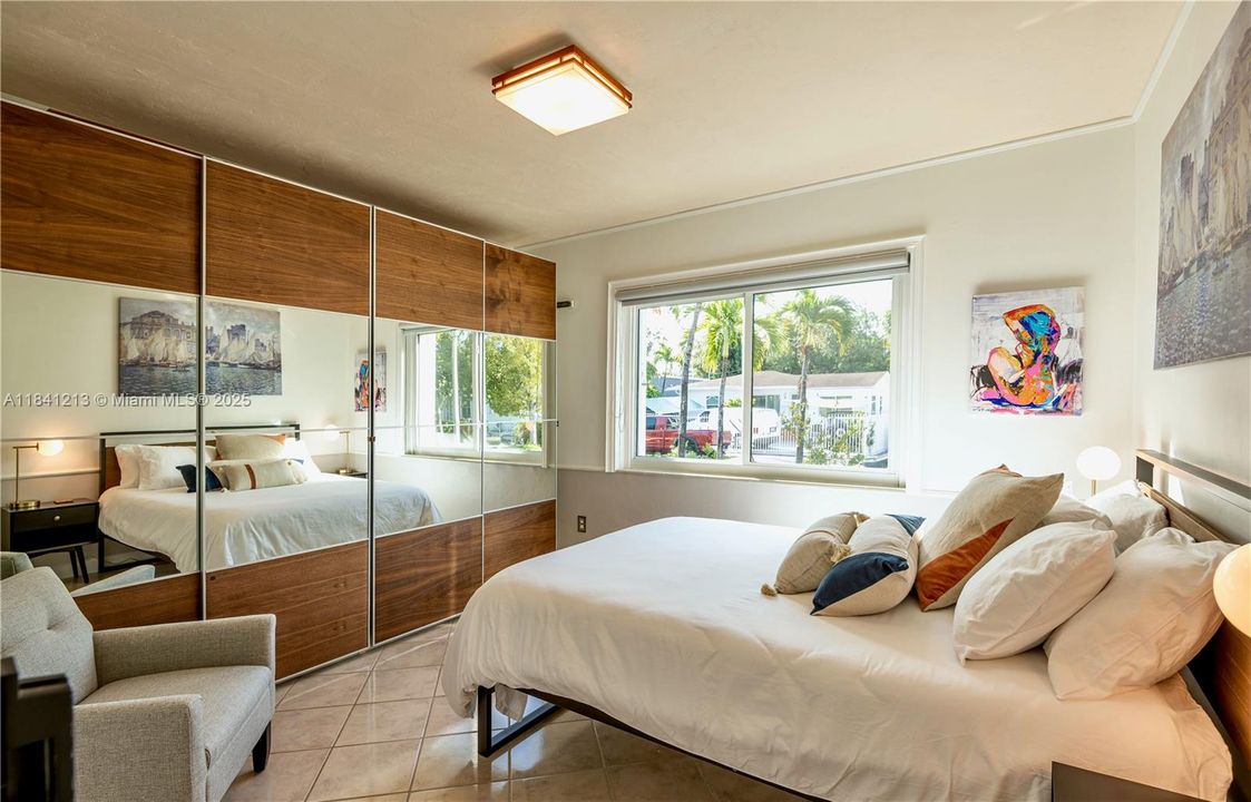 For Sale: $1,200,000 (3 beds, 2 baths, 1536 Square Feet)