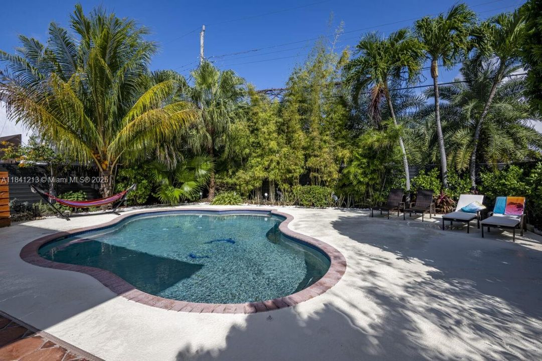 For Sale: $1,200,000 (3 beds, 2 baths, 1536 Square Feet)