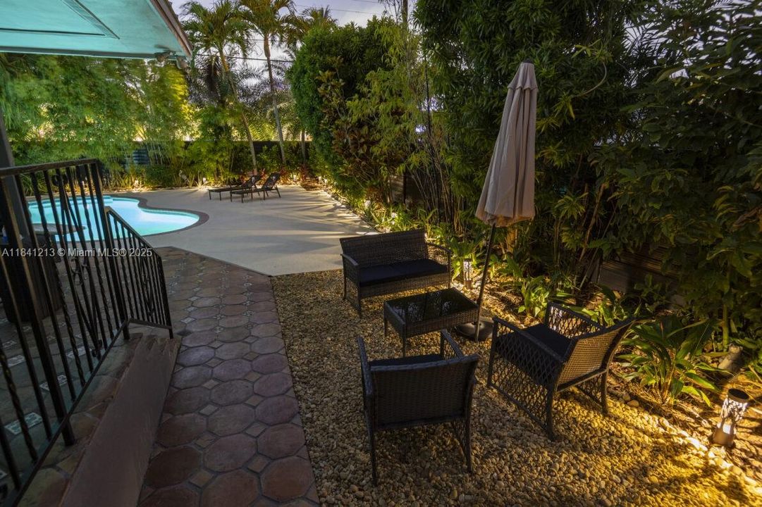 For Sale: $1,200,000 (3 beds, 2 baths, 1536 Square Feet)