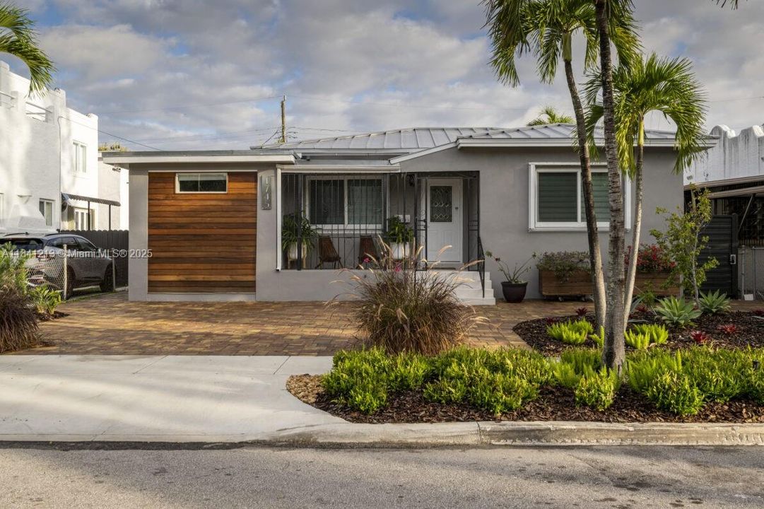 For Sale: $1,200,000 (3 beds, 2 baths, 1536 Square Feet)
