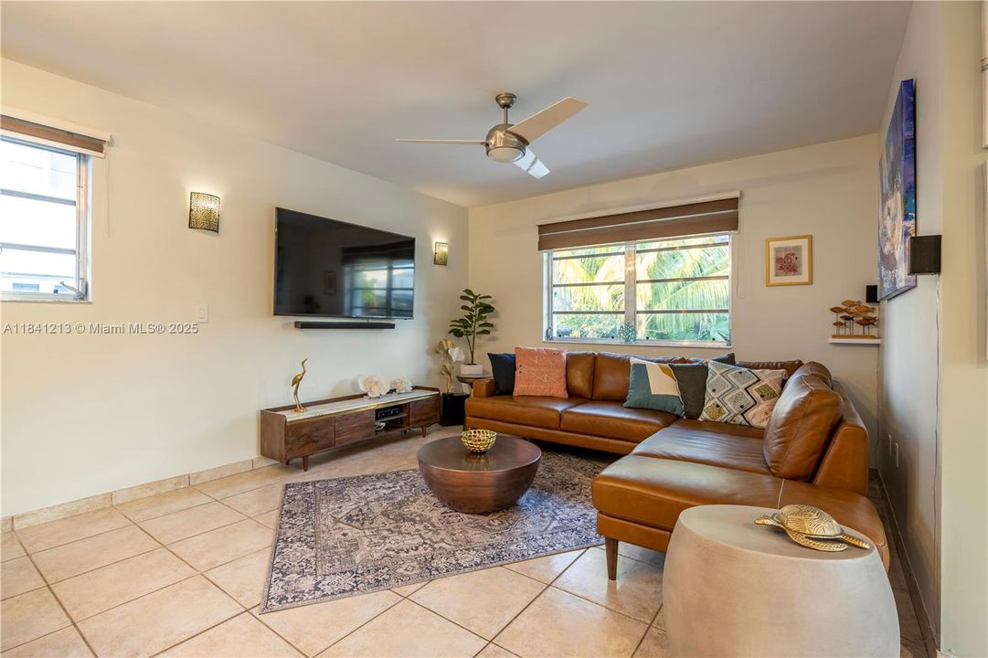 For Sale: $1,200,000 (3 beds, 2 baths, 1536 Square Feet)