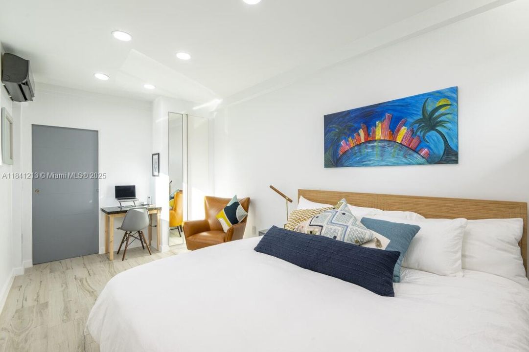 For Sale: $1,200,000 (3 beds, 2 baths, 1536 Square Feet)
