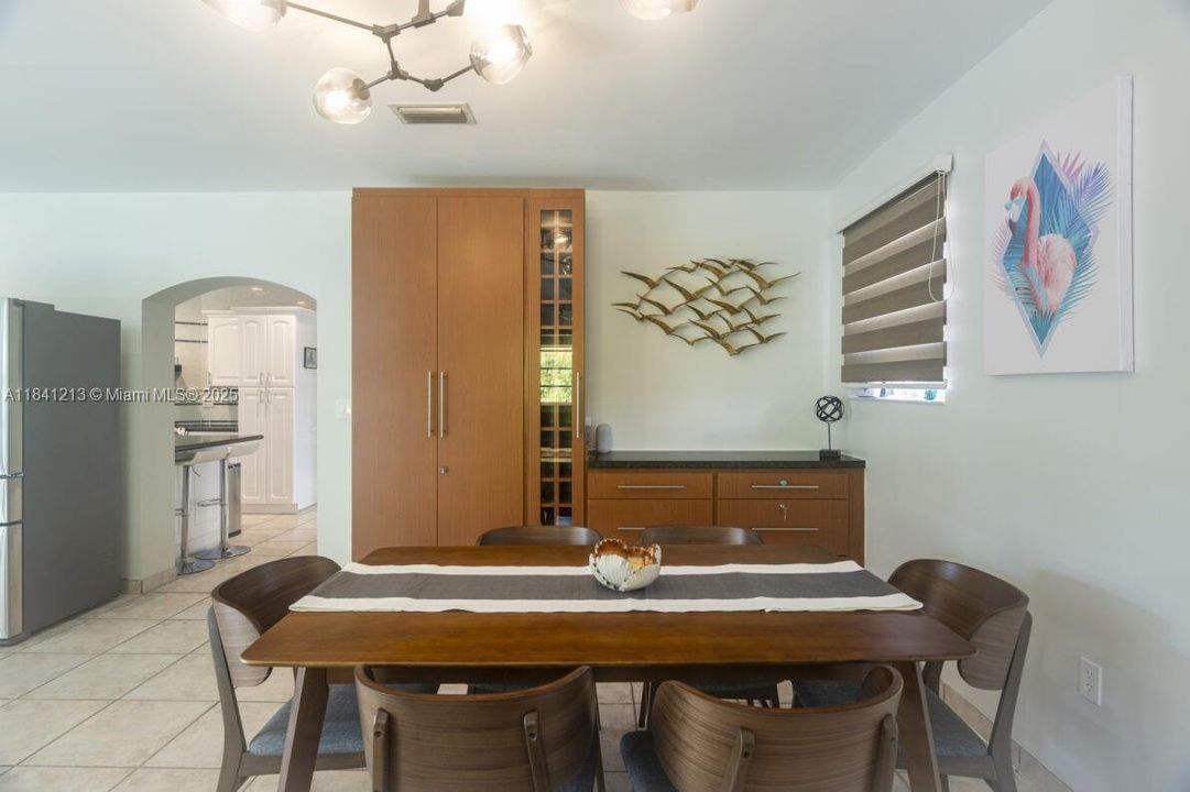 For Sale: $1,200,000 (3 beds, 2 baths, 1536 Square Feet)