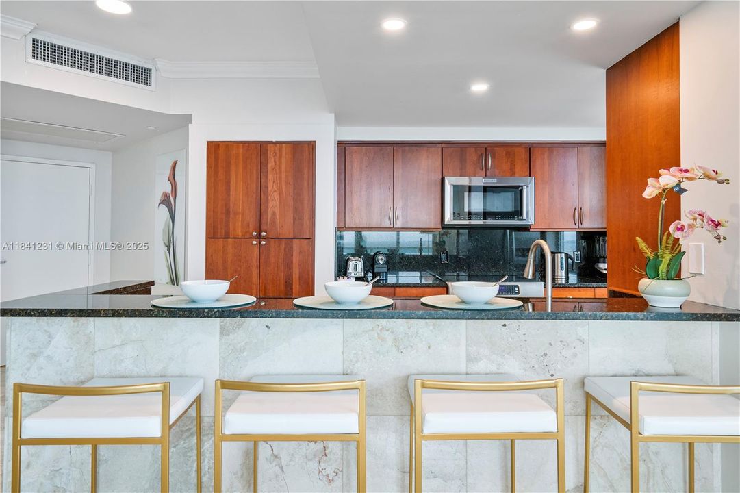 Recently Sold: $1,299,000 (2 beds, 2 baths, 1098 Square Feet)