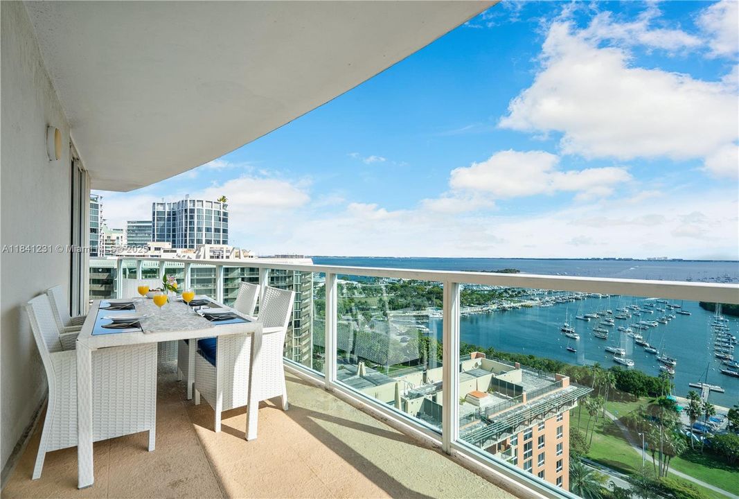 Recently Sold: $1,299,000 (2 beds, 2 baths, 1098 Square Feet)