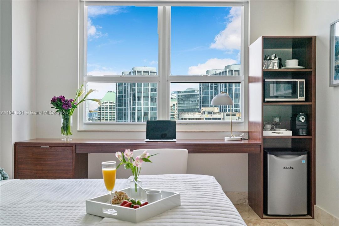 Recently Sold: $1,299,000 (2 beds, 2 baths, 1098 Square Feet)