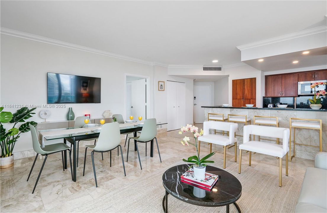 Recently Sold: $1,299,000 (2 beds, 2 baths, 1098 Square Feet)