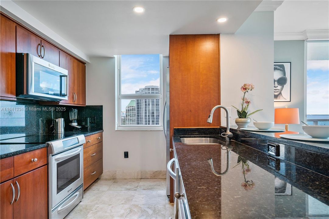 Recently Sold: $1,299,000 (2 beds, 2 baths, 1098 Square Feet)